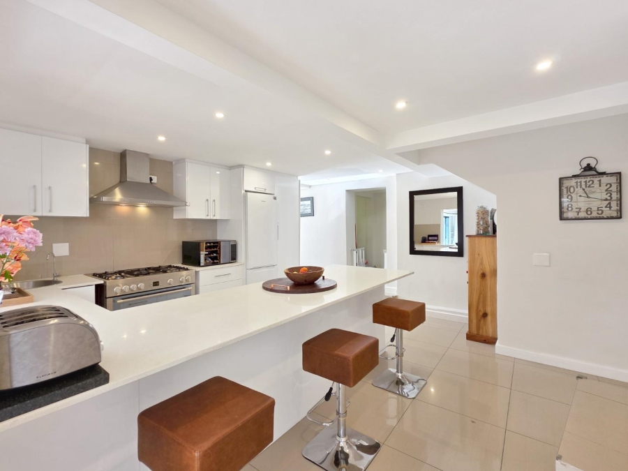 2 Bedroom Property for Sale in Sea Point Western Cape